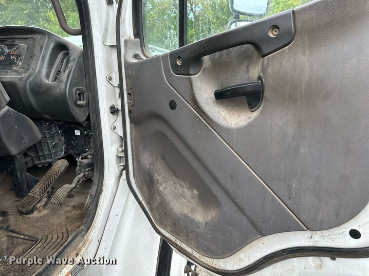 image for item DR2659 2017 Freightliner  M2 street sweeper truck