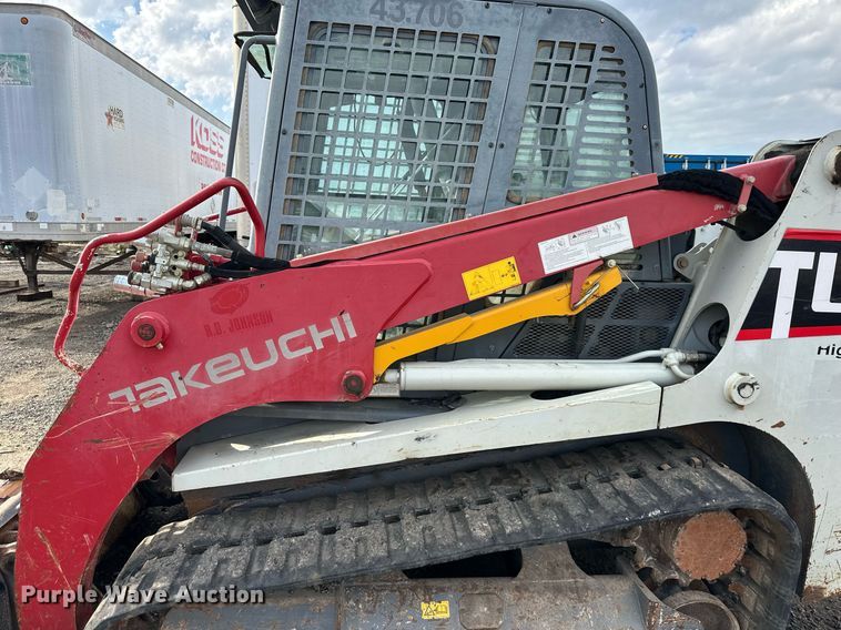 image for item DR2661 2015 Takeuchi  TL12 tracked skid steer loader