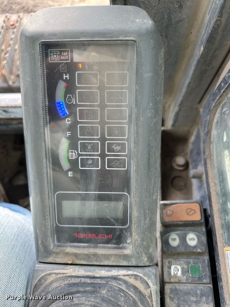 image for item DR2661 2015 Takeuchi  TL12 tracked skid steer loader