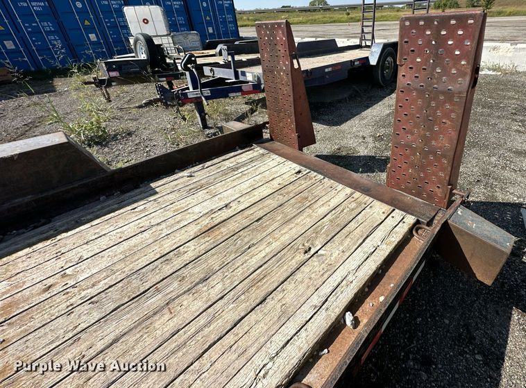 image for item DR2664 2005 Towmaster  T-10P equipment trailer