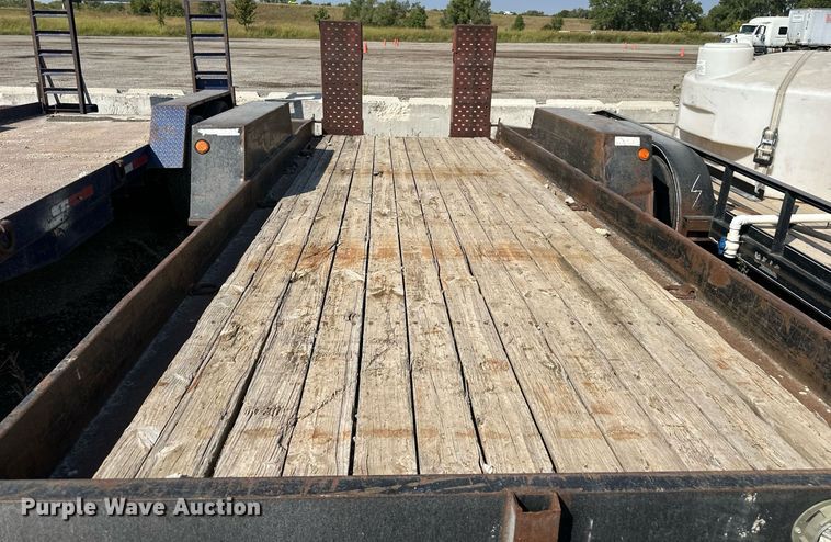 image for item DR2664 2005 Towmaster  T-10P equipment trailer