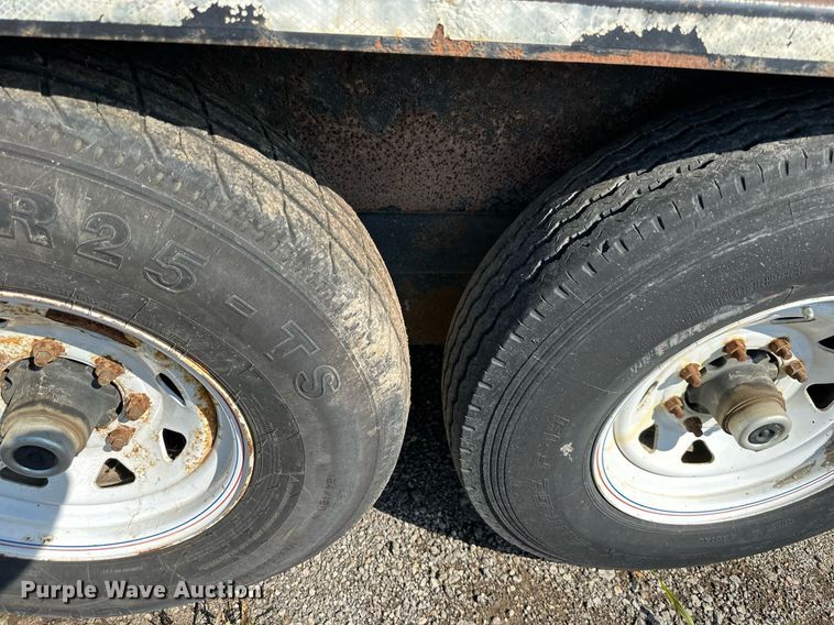 image for item DR2664 2005 Towmaster  T-10P equipment trailer