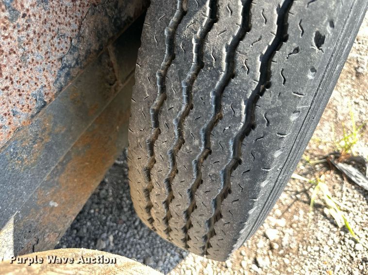 image for item DR2664 2005 Towmaster  T-10P equipment trailer