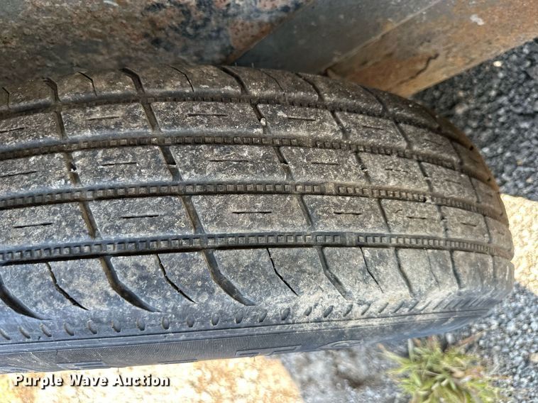 image for item DR2664 2005 Towmaster  T-10P equipment trailer