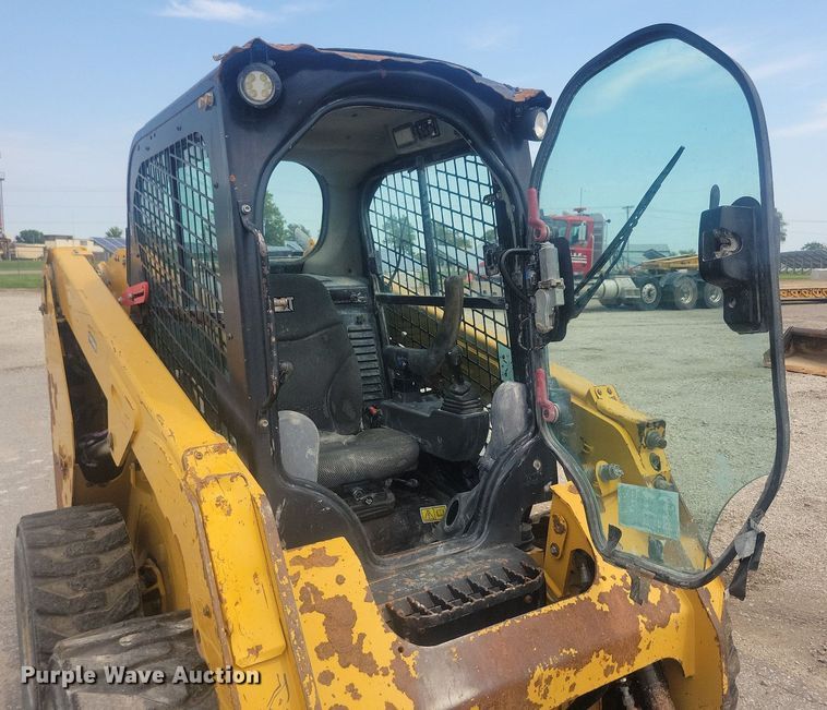 image for item DR4403 2019 Caterpillar 236D3 skid steer loader
