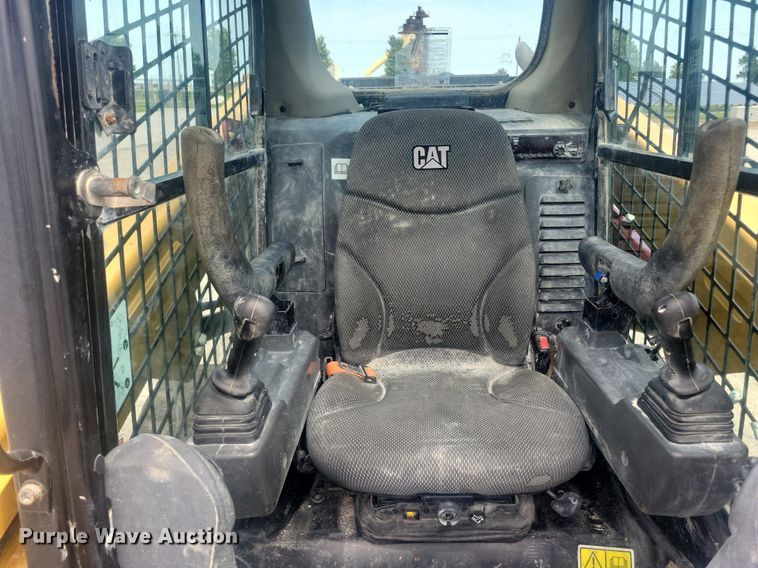 image for item DR4403 2019 Caterpillar 236D3 skid steer loader