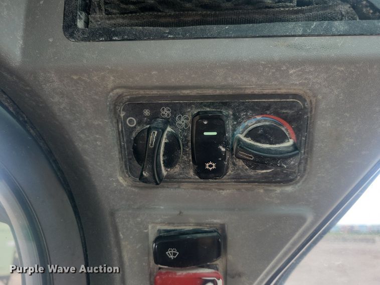 image for item DR4403 2019 Caterpillar 236D3 skid steer loader