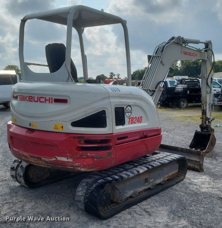 image for item DR4903 2017 Takeuchi  TB240 mini excavator