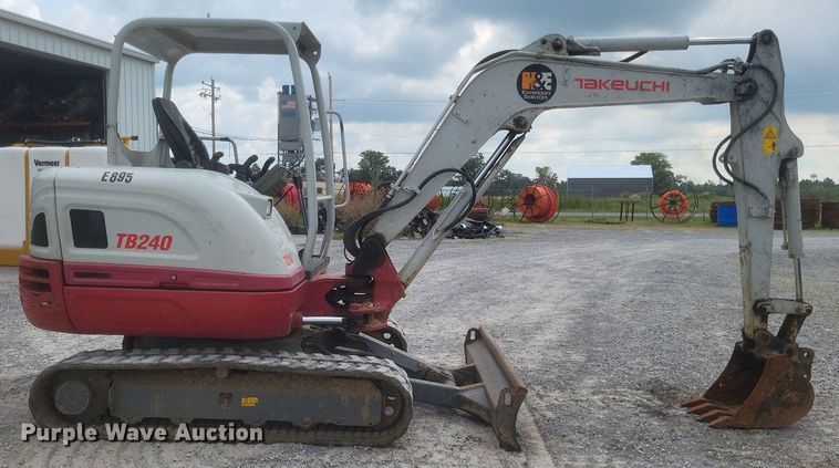 image for item DR4904 2018 Takeuchi  TB240 mini excavator