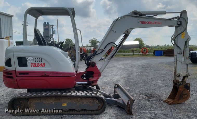 image for item DR4905 2017 Takeuchi  TB240 mini excavator