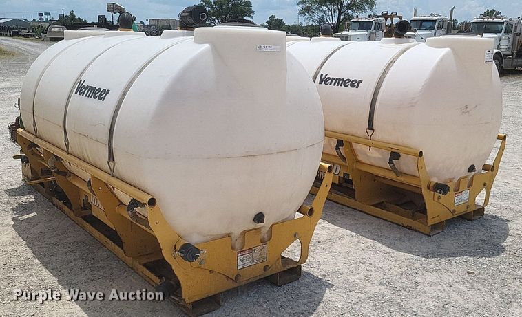 image for item DR4910 (2) Vermeer MX240 fluid mixing units