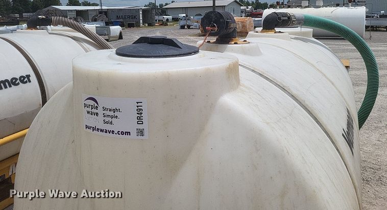 image for item DR4911 (2) Vermeer MX240 fluid mixing units