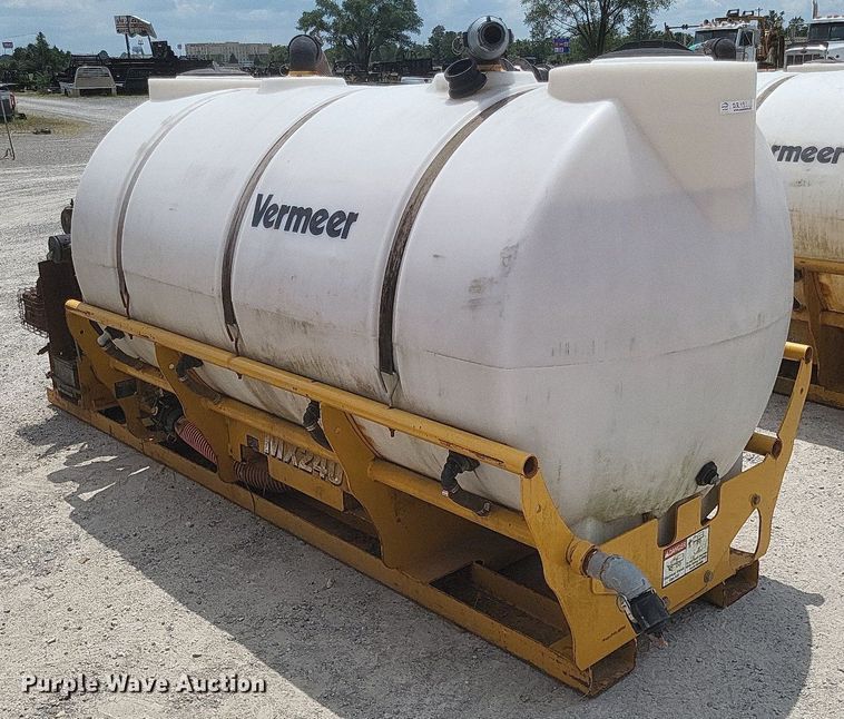 image for item DR4911 (2) Vermeer MX240 fluid mixing units