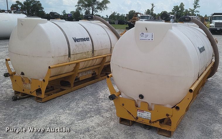 image for item DR4913 (2) Vermeer MX240 fluid mixing units