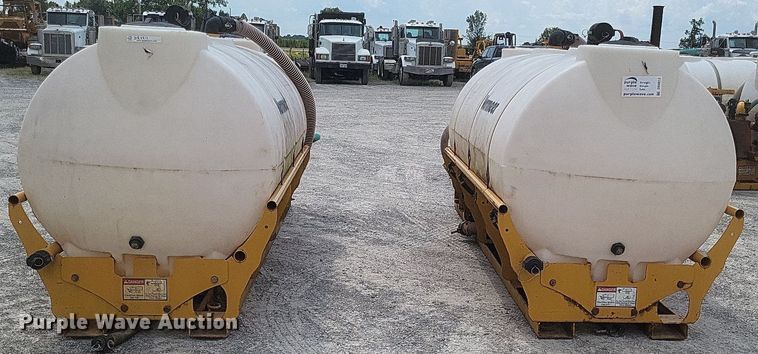 image for item DR4913 (2) Vermeer MX240 fluid mixing units