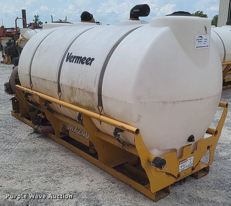 image for item DR4913 (2) Vermeer MX240 fluid mixing units