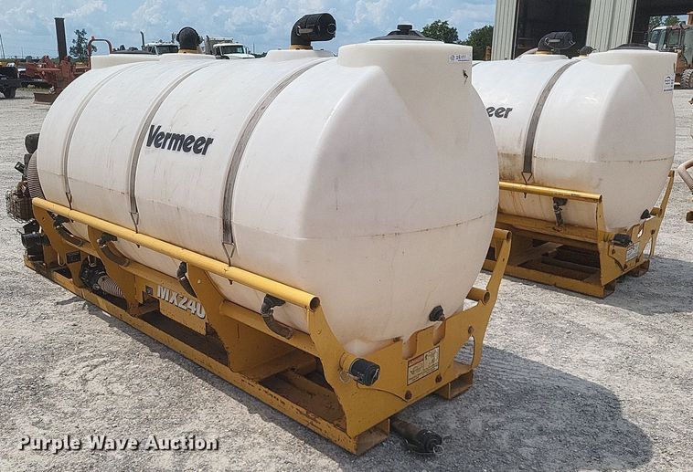 image for item DR4913 (2) Vermeer MX240 fluid mixing units