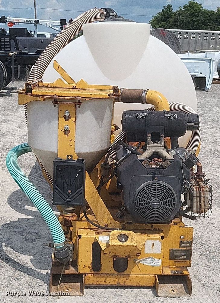 image for item DR4913 (2) Vermeer MX240 fluid mixing units