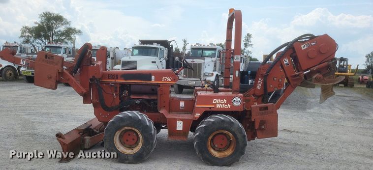 image for item DR4914 1999 Ditch Witch  5700 vibratory cable plow