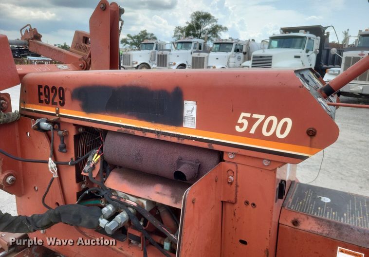 image for item DR4914 1999 Ditch Witch  5700 vibratory cable plow