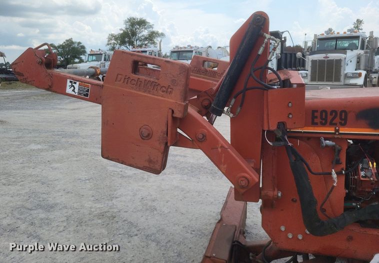 image for item DR4914 1999 Ditch Witch  5700 vibratory cable plow