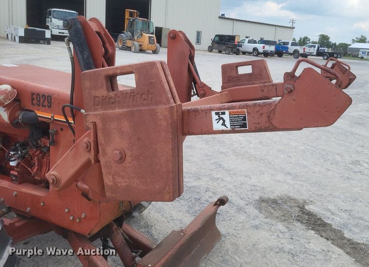 image for item DR4914 1999 Ditch Witch  5700 vibratory cable plow