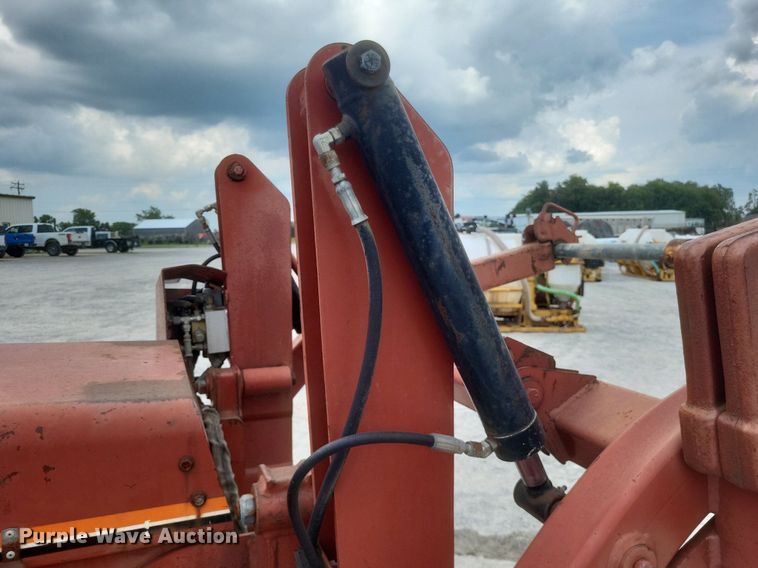 image for item DR4914 1999 Ditch Witch  5700 vibratory cable plow