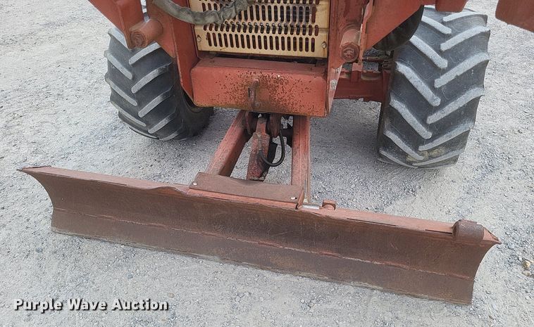 image for item DR4914 1999 Ditch Witch  5700 vibratory cable plow