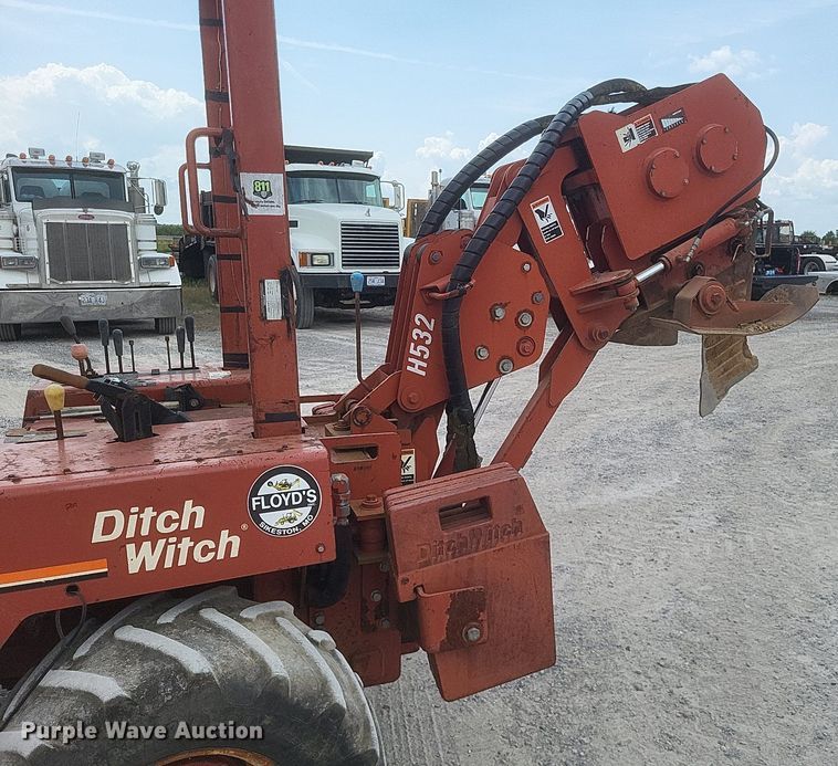 image for item DR4914 1999 Ditch Witch  5700 vibratory cable plow