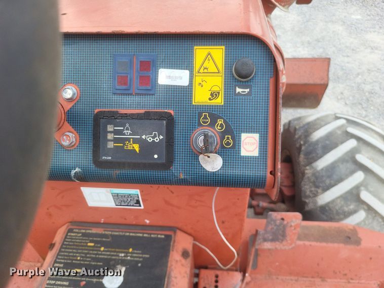 image for item DR4914 1999 Ditch Witch  5700 vibratory cable plow