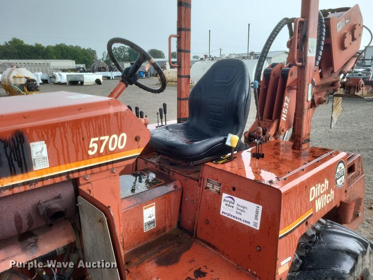 image for item DR4914 1999 Ditch Witch  5700 vibratory cable plow