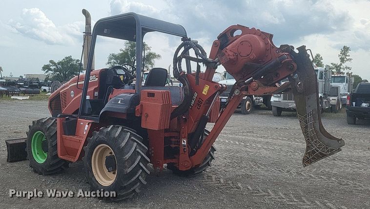 image for item DR4917 2006 Ditch Witch  RT95 vibratory cable plow