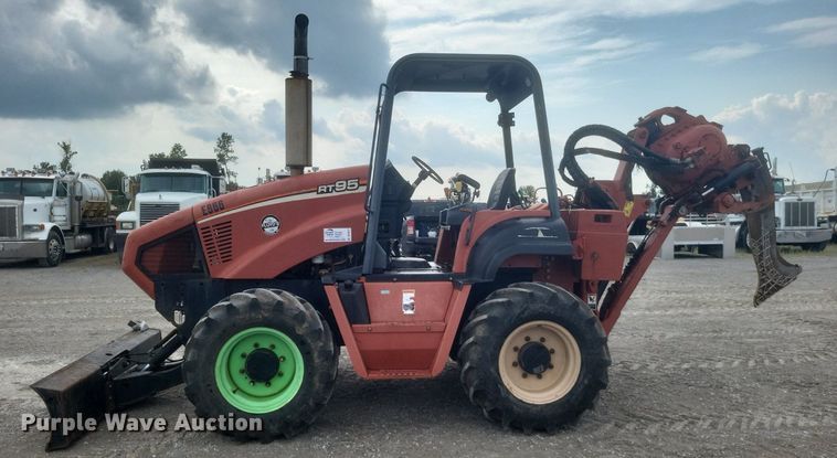 image for item DR4917 2006 Ditch Witch  RT95 vibratory cable plow