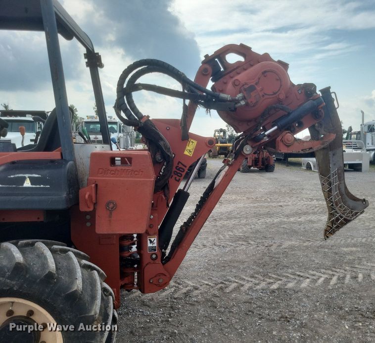 image for item DR4917 2006 Ditch Witch  RT95 vibratory cable plow