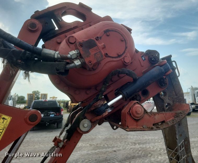 image for item DR4917 2006 Ditch Witch  RT95 vibratory cable plow