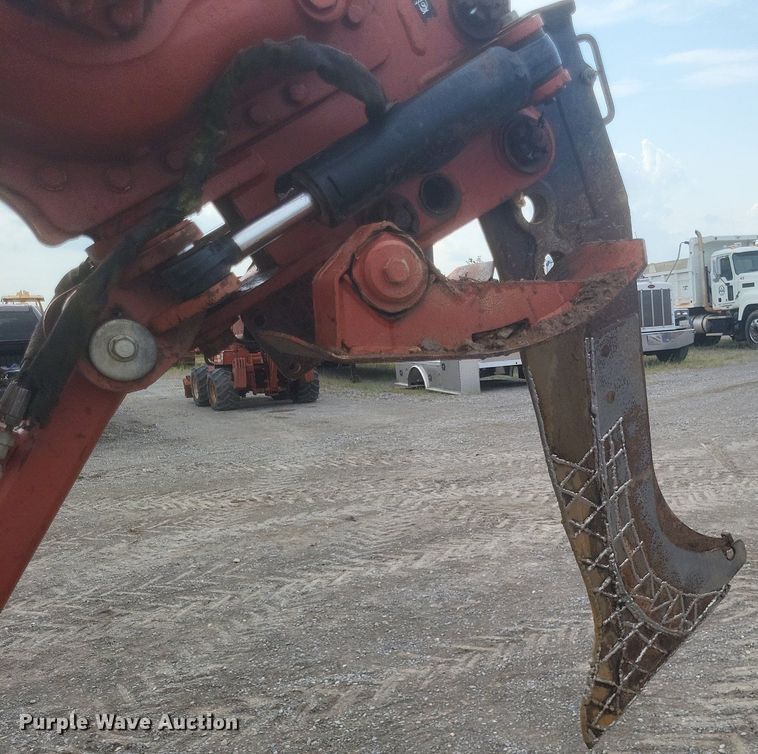 image for item DR4917 2006 Ditch Witch  RT95 vibratory cable plow