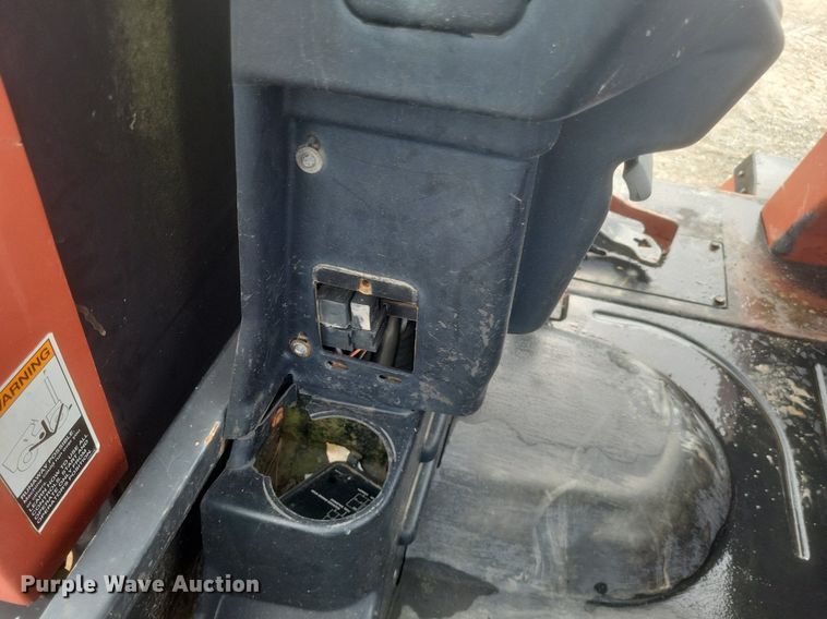 image for item DR4917 2006 Ditch Witch  RT95 vibratory cable plow