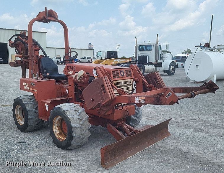 image for item DR4918 1999 Ditch Witch  5700 vibratory cable plow