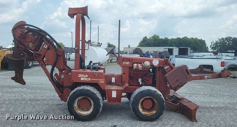 image for item DR4918 1999 Ditch Witch  5700 vibratory cable plow
