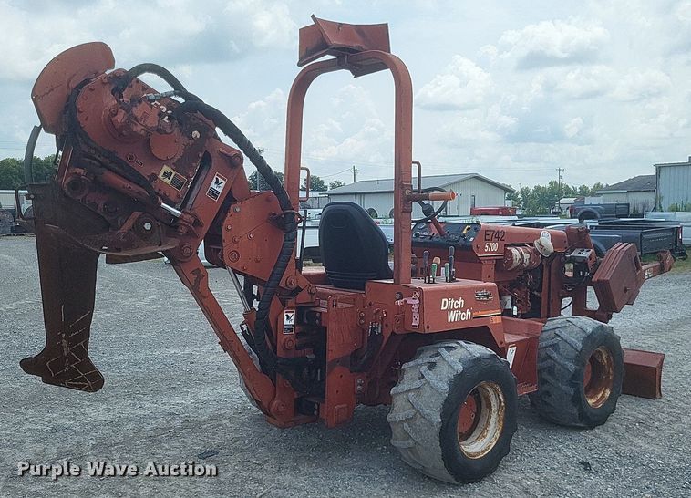 image for item DR4918 1999 Ditch Witch  5700 vibratory cable plow