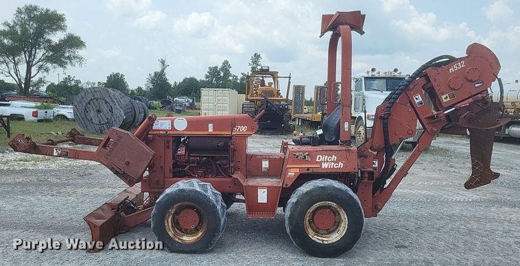 image for item DR4918 1999 Ditch Witch  5700 vibratory cable plow