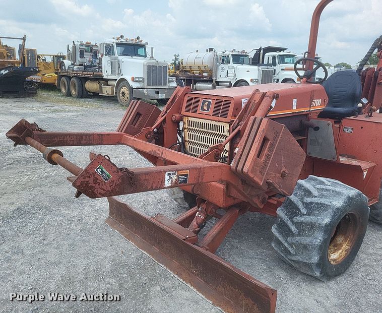 image for item DR4918 1999 Ditch Witch  5700 vibratory cable plow