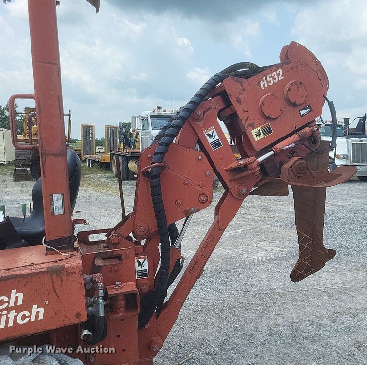 image for item DR4918 1999 Ditch Witch  5700 vibratory cable plow