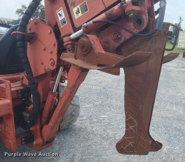 image for item DR4918 1999 Ditch Witch  5700 vibratory cable plow