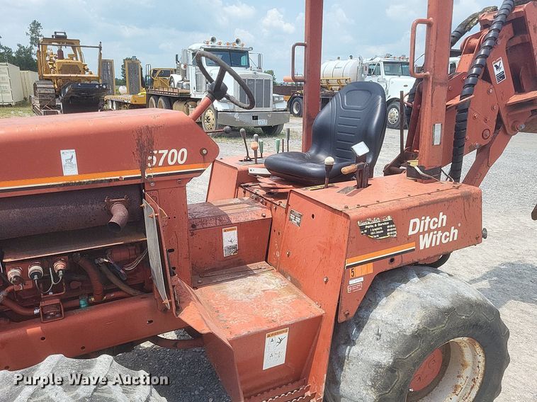 image for item DR4918 1999 Ditch Witch  5700 vibratory cable plow