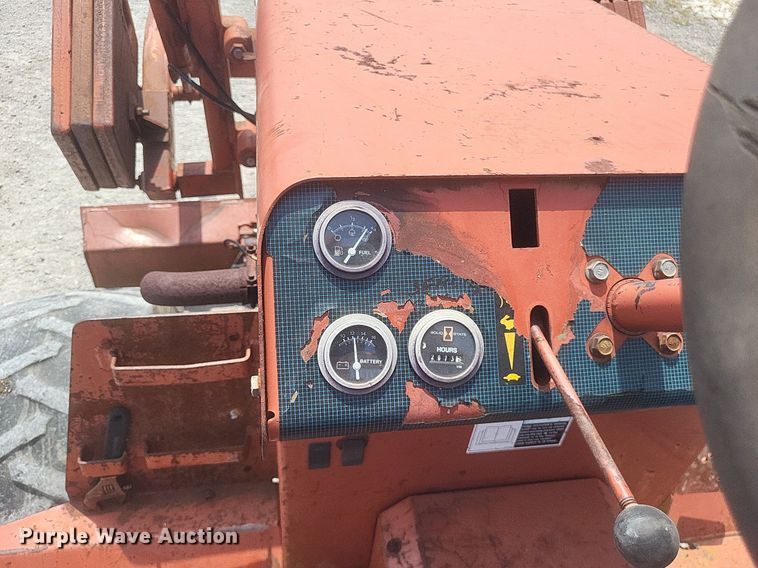 image for item DR4918 1999 Ditch Witch  5700 vibratory cable plow