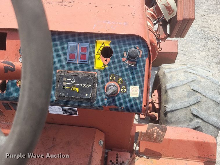 image for item DR4918 1999 Ditch Witch  5700 vibratory cable plow