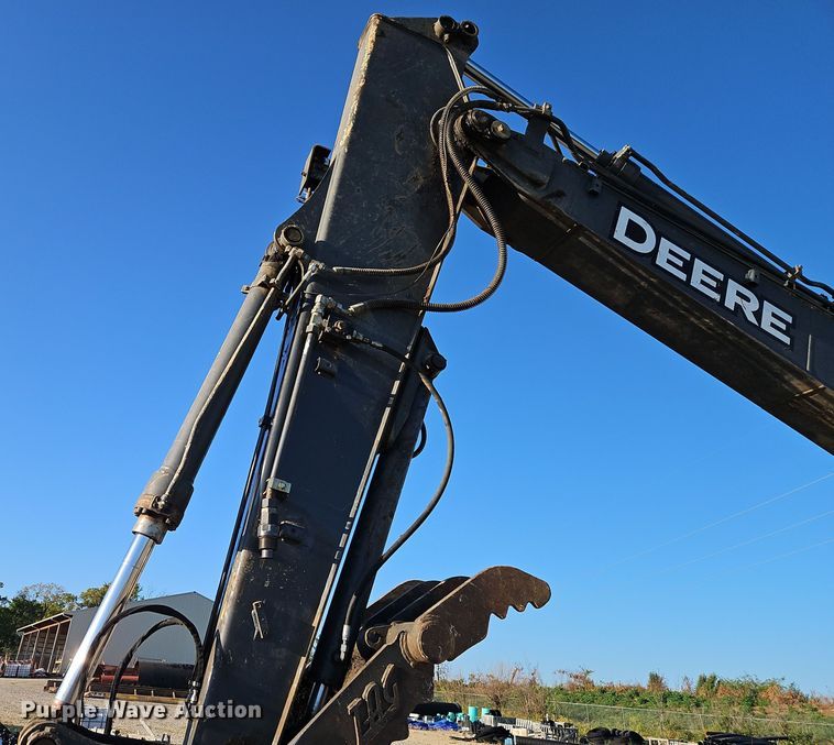 image for item DR8784 2016 John Deere 135G excavator