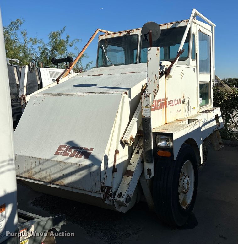 image for item DS2518 1996 Elgin Pelican  street sweeper