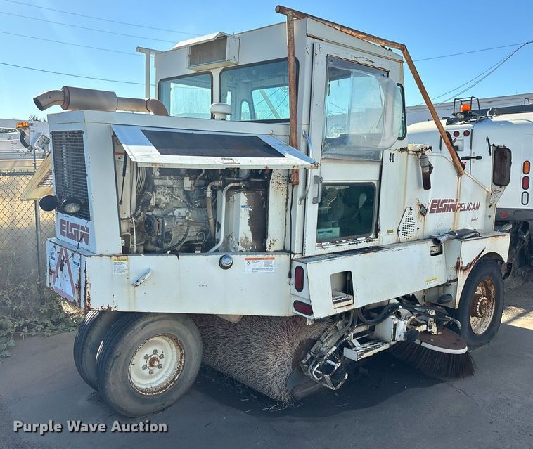 image for item DS2518 1996 Elgin Pelican  street sweeper
